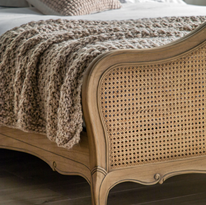 Chic King Cane Bed – Weathered Finish