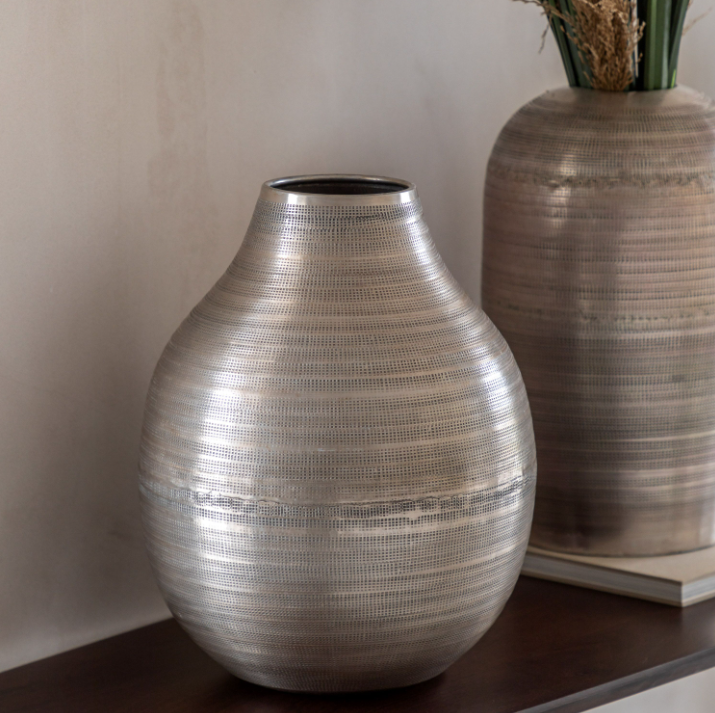 Zahara Hammered Metal Vase – Small