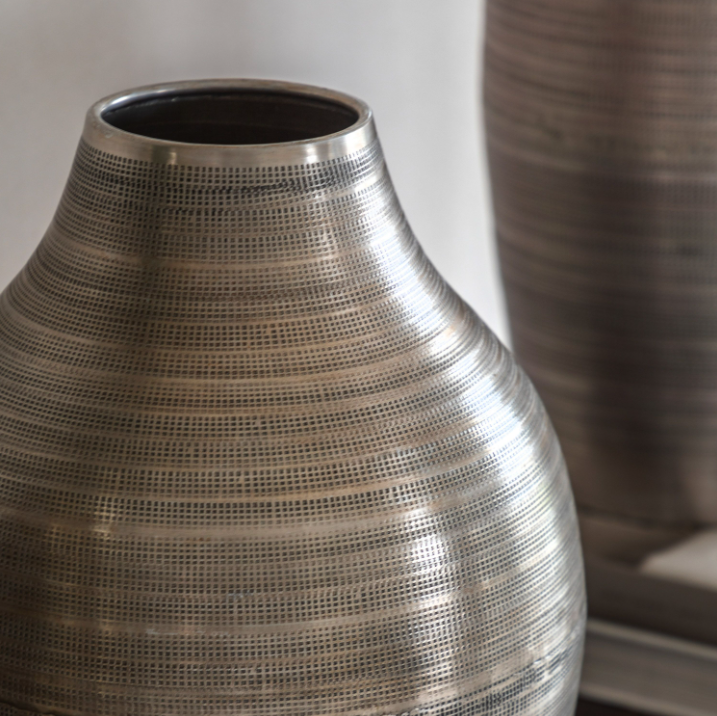Zahara Hammered Metal Vase – Small