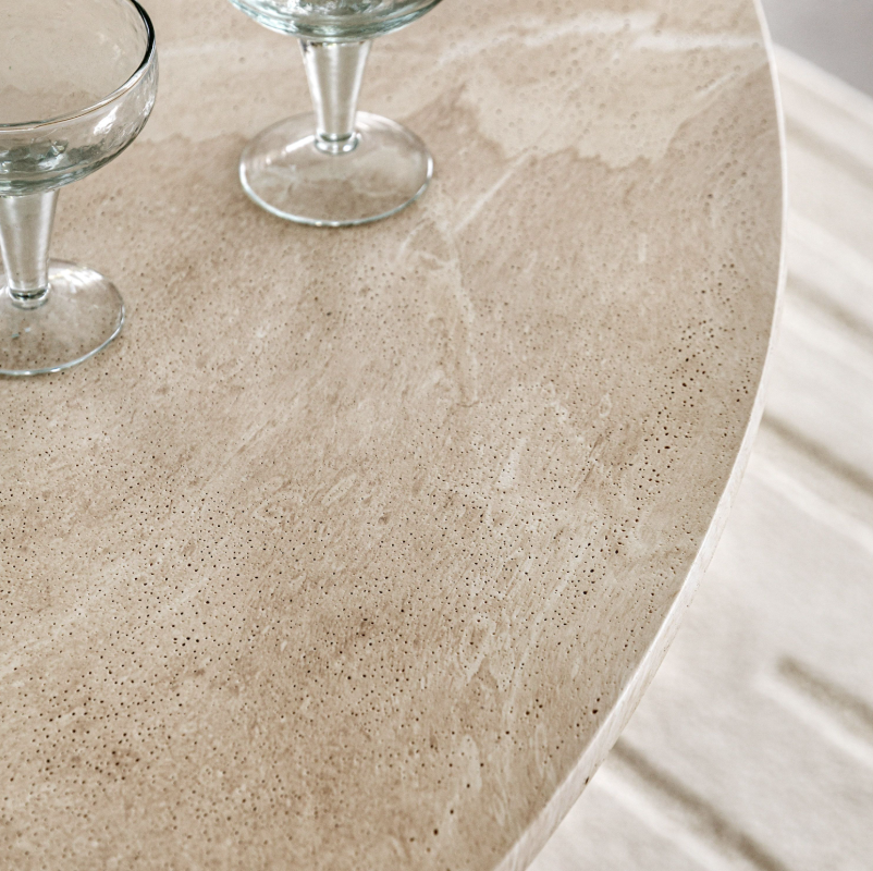 Pedra Round Dining Table