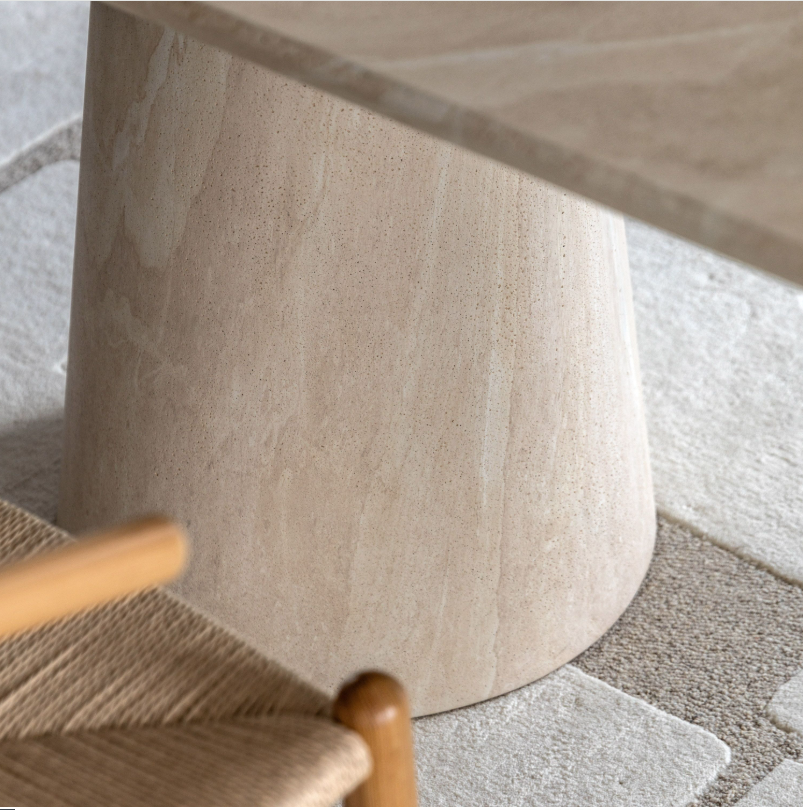 Pedra Oval Dining Table